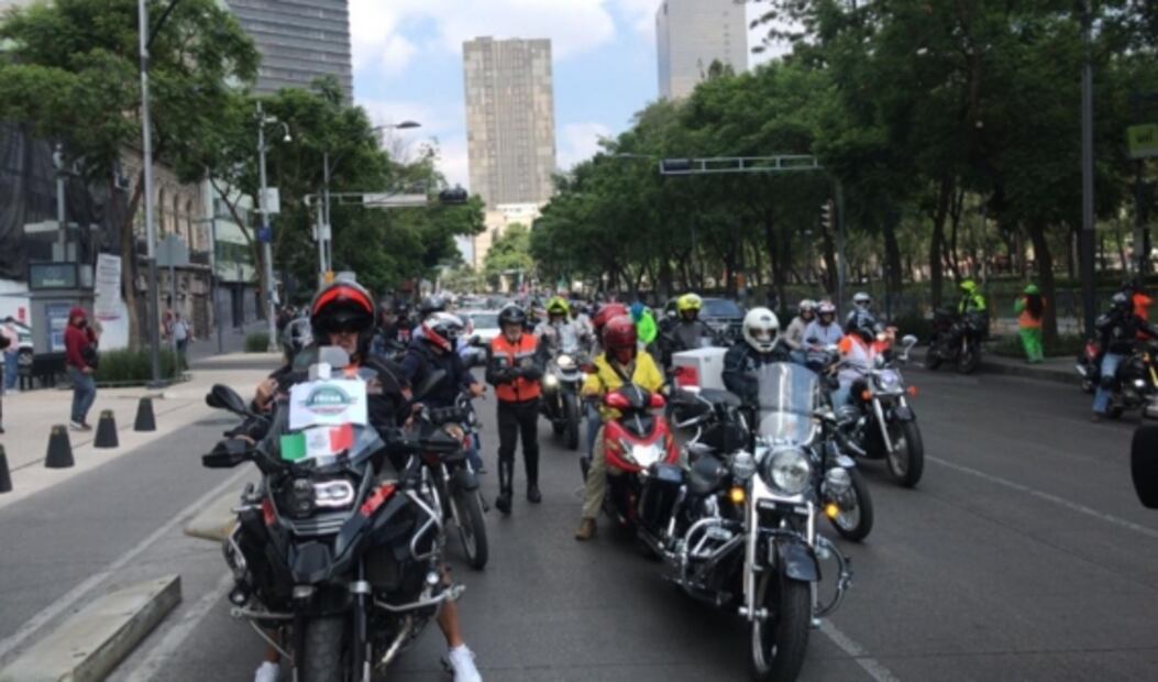 Protestan por políticas de AMLO frente a Palacio Nacional y en varios estados