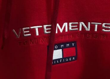 Tommy Hilfiger y Vetements juntos en colaboración
