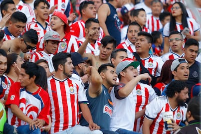 Grupo de aficionados de Chivas convoca protesta contra directiva