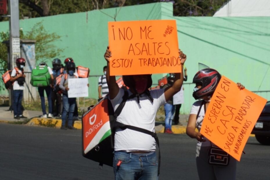 Fiscalía de Oaxaca indaga a policía vial que atropelló a repartidores de Didi; se manifiestan por justicia