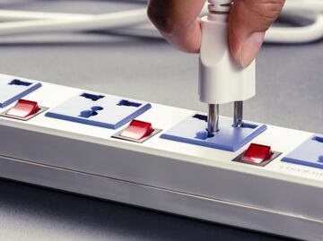 Los electrodomésticos que nunca deberías conectar a un multicontacto