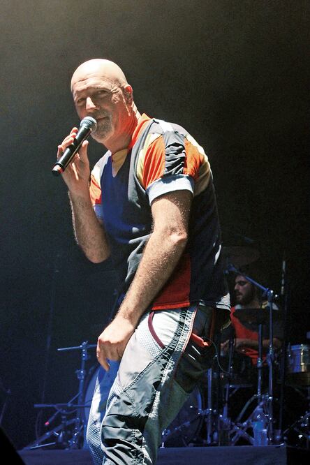 El ex integrante de Versiut Bergarabat hizo crítica social durante su concierto en el DF (OCESA)