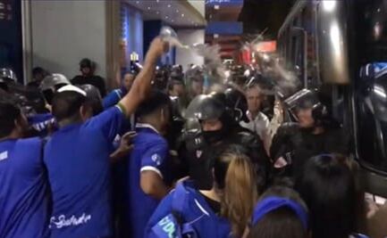 Carlos de los Cobos es agredido en El Salvador