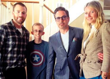 "Los Vengadores" hacen muy feliz a adolescente con leucemia