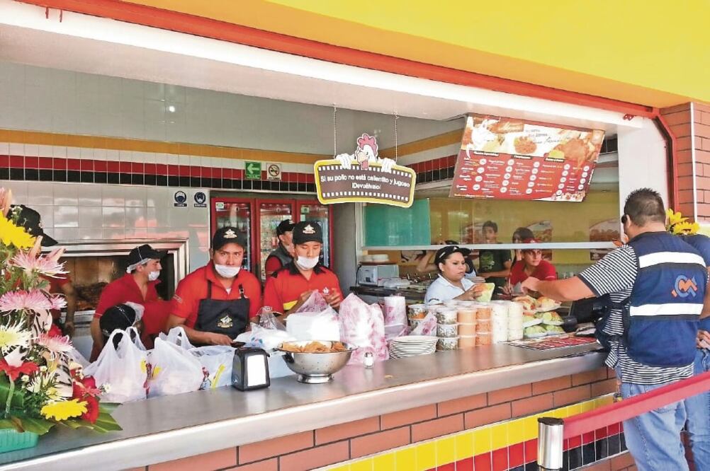 Hace 43 años se abrió el primer local de Pollo Feliz en la calle de Chihuahua, en la colonia Roma de la Ciudad de México, con una inversión de 18 mil pesos; actualmente son más de 800 sucursales en el país. Foto/CORTESÍA