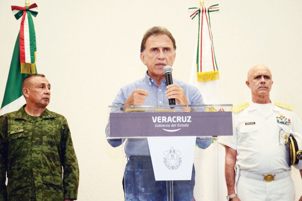 A un mes de gobierno. El gobernador Miguel Ángel Yunes informó que la célula criminal fue sorprendida el 31 de diciembre. (Paty Morales/ EL UNIVERSAL)