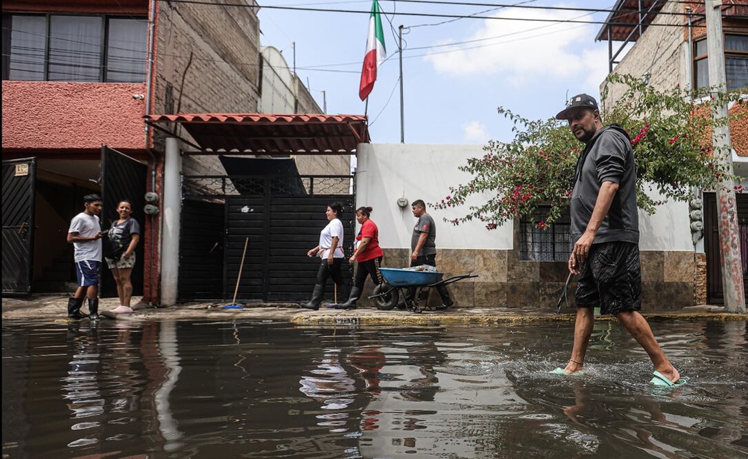 Los estragos por la inundación tras las fuertes lluvias del fin de semana continúan en Nezahualcóyotl, Estado de México, el 30 de septiembre de 2025. Foto: Gabriel Pano/EL UNIVERSAL