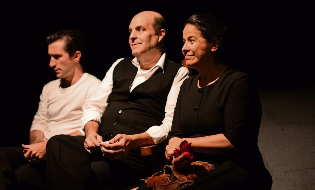 Pepe Del Río y Arcelia son unos padres que pierden a su hijo mayor. Foto: Luis Quiroz / Centro Cultural Helénico