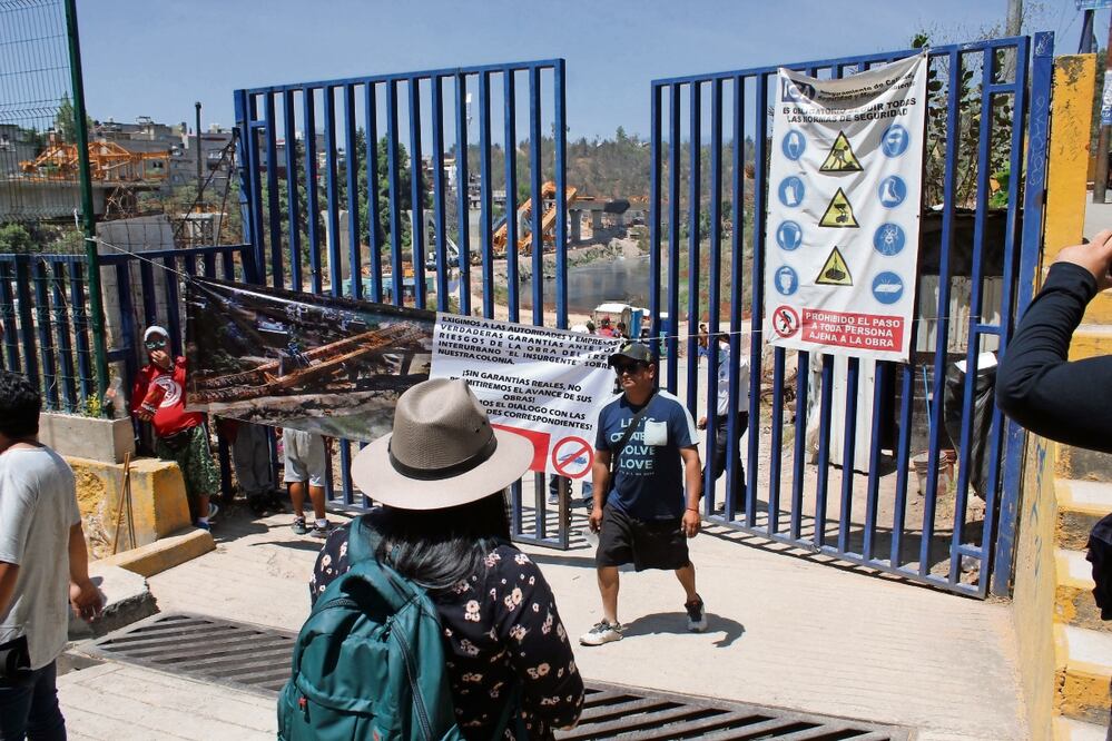 Los pobladores clausuraron simbólicamente los accesos de las obras del Interurbano en los tramos 23 y 24. Foto: Berenice Fregoso | El universal