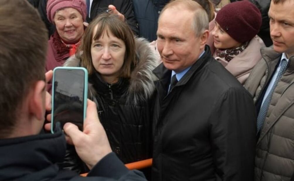 “¿Puede usted vivir con 170 dólares mensuales?”, pregunta mujer a Putin