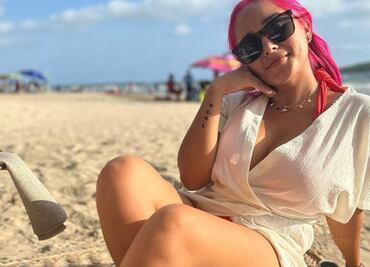 Anahy, ex esposa de Eduin Caz modela bikini neón a un mes de volver a ser mamá