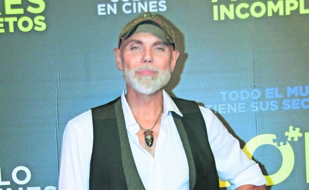 Manuel Landeta hace a un hombre que tiene un gimnasio de box. Foto: CLASOS