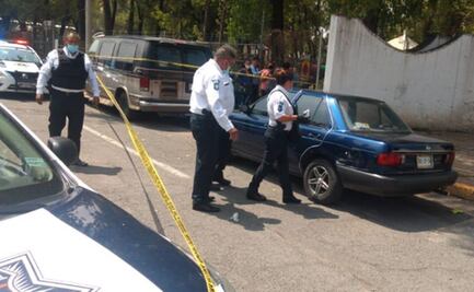 Matan a tiros a hombre a bordo de Tsuru en Tlalnepantla