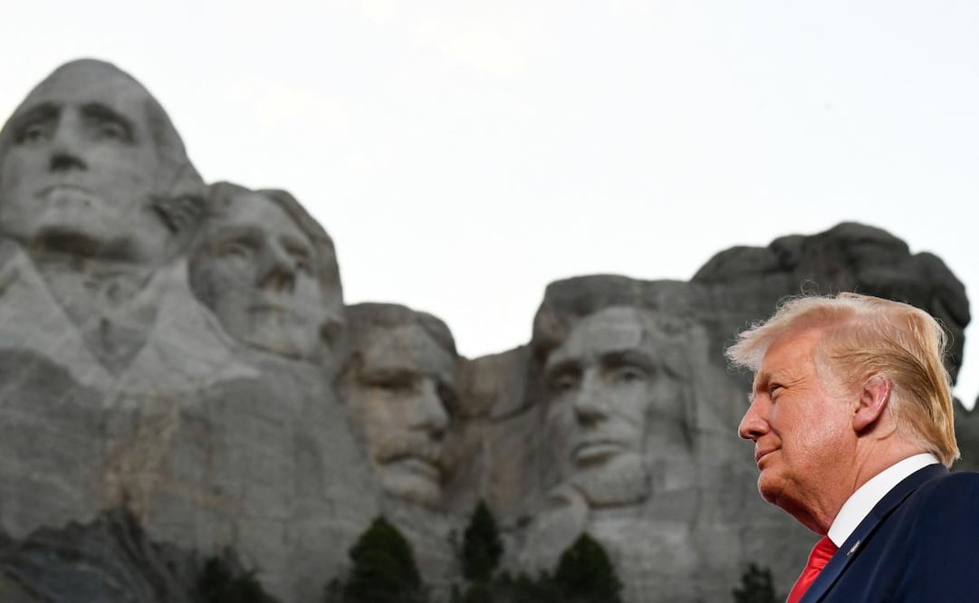El presidente de EU, Donald Trump, llega a los actos del Día de la Independencia en el Monumento Nacional Monte Rushmore, en Keystone, Dakota del Sur, el 3 de julio de 2020. El presidente Trump encabezará una celebración en el Monte Rushmore el 3 de julio de 2026, en vísperas del 250.º aniversario de la independencia estadounidense. Foto: AFP