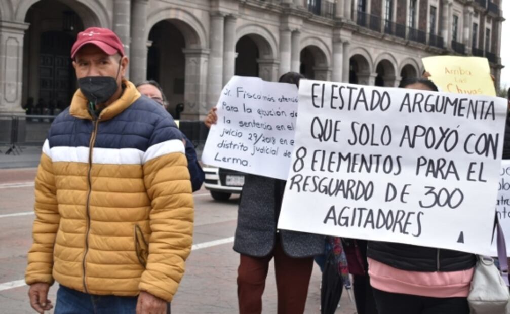 Artesanos se manifiestan por presunto despojo de predio en Lerma