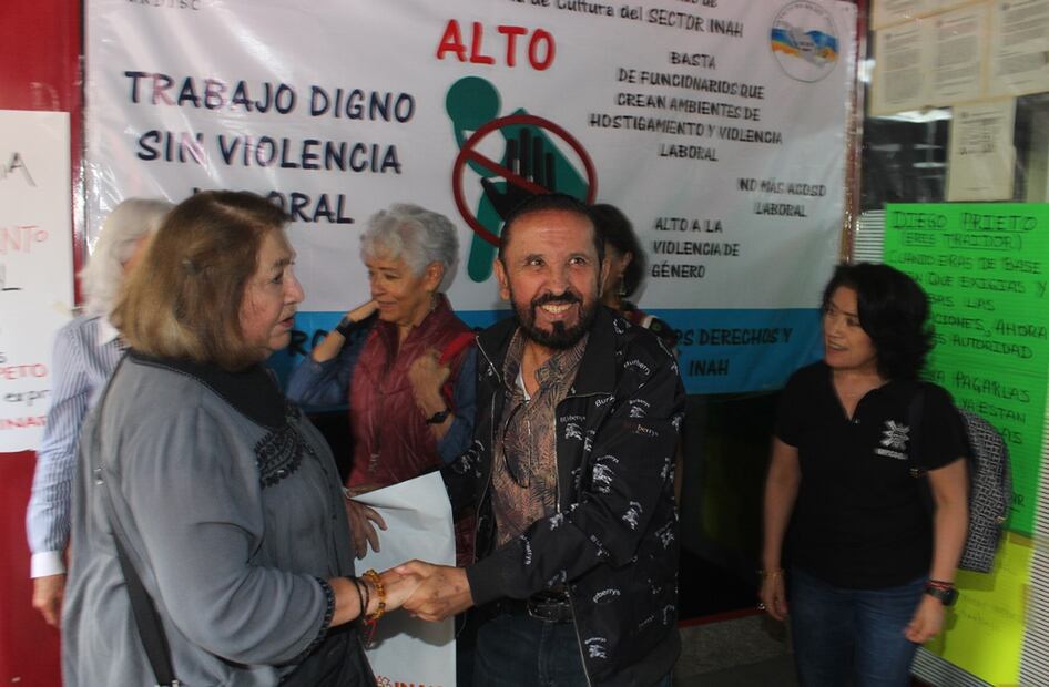 El arqueólogo Fernando Cortés de Brasdefer comparece ante el órgano interno del INAH.
Foto: EL UNIVERSAL / Francisco Rodríguez