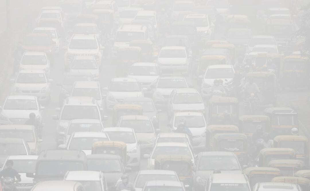 Vehicles drive through heavy smog in Delhi, India - Photo:Cathal McNaughton/REUTERS