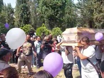 Con "Amor eterno" despiden a Lesly Martínez en panteón Nuevo Jardín en Álvaro Obregón