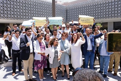 Asesores protestan por despidos anticipados