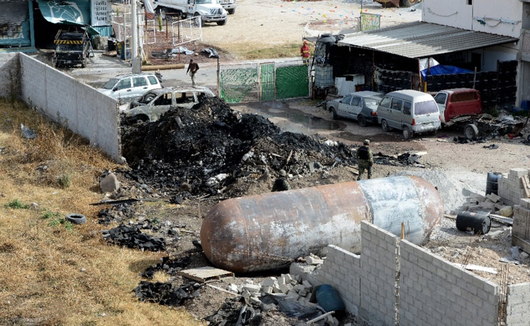 "Pemex cambia su estrategia de transporte de combustibles para enviar gasolina y diesel sin terminar por ductos, para que no sean aptos para usarse en vehiculos" Comunicado de Pemex (ARCHIVO. EL UNIVERSAL)