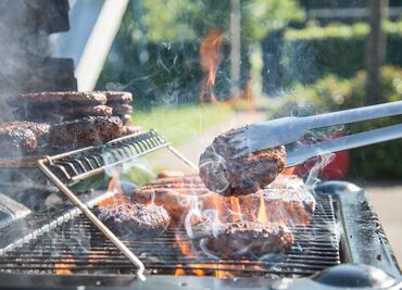 4 trucos infalibles para prender el carbón en la carnita asada