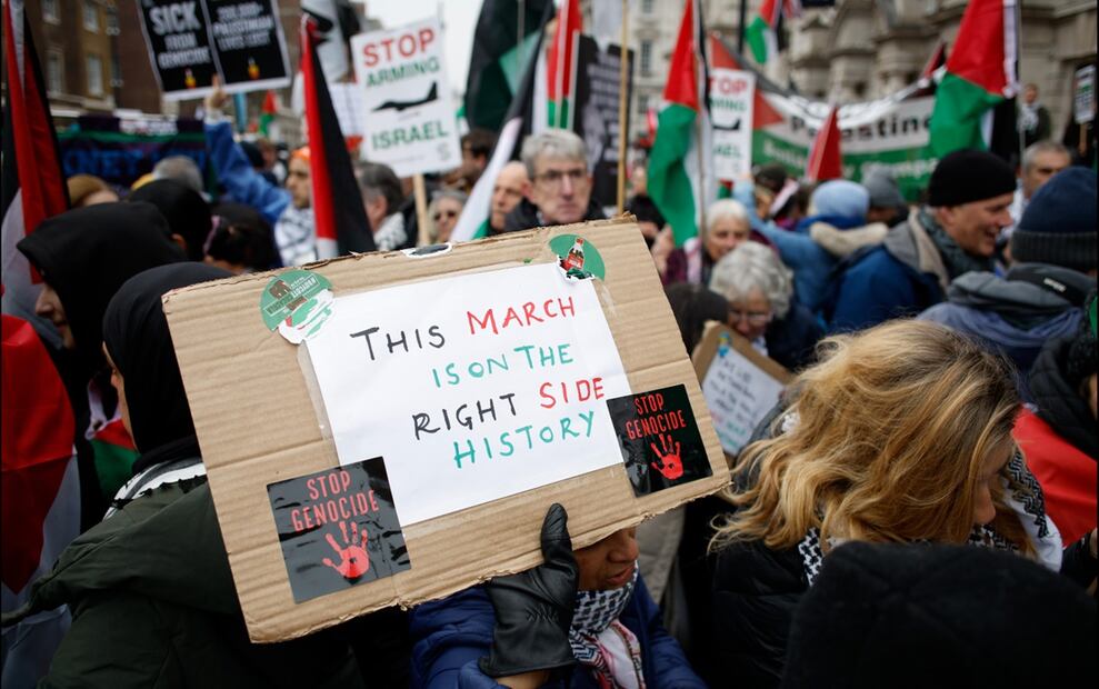 Manifestantes piden en Londres la retirada de tropas israelíes de Gaza el 18 de enero de 2025. Foto: EFE