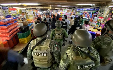 FOTOS: Ejército y GN realizan operativo contra el robo y la extorsión en la Central de Abasto