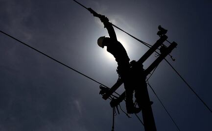 Juez federal suspende, por ahora, reforma eléctrica impulsada por AMLO