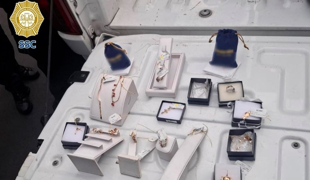 Detienen a presunto receptador tras robo a casa de empeño; aseguran joyería y droga. Foto: Especial