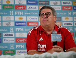 Piojo Herrera encara a reporteros tras derrota de Costa Rica frente Haití