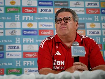 Piojo Herrera encara a reporteros tras derrota de Costa Rica frente Haití