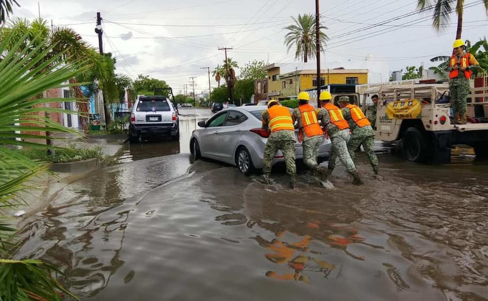 Lluvias provocan inundaciones y socavones en municipios de Baja California Sur; registran autos arrastrados por arroyos.
(02/09/26)
Foto: Especial.