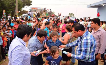 Alcalde en Chiapas regala billetes de 20 pesos 