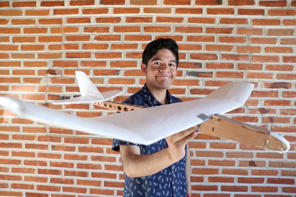 Vende su vocho para ir a la NASA