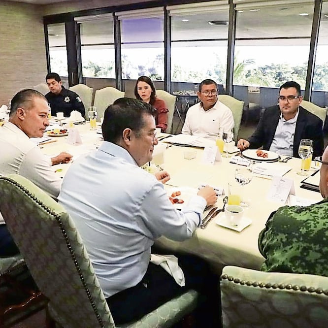 En Sinaloa, el gobernador Quirino Ordaz informó que en la primer reunión se analizaron las estrategias y los índices delictivos que se tienen.