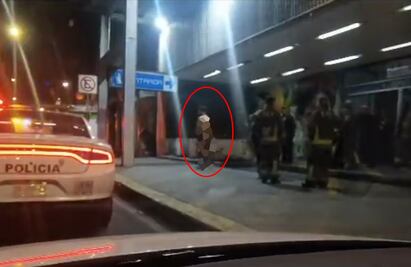 Desnudo, hombre camina por las vías del Metro y policías lo rescatan; estaba en aparente estado etílico