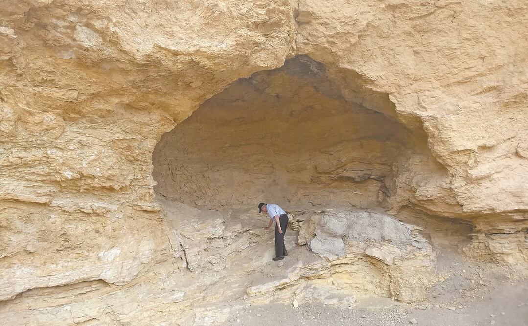 Exploración en la Cueva de Coxcatlán, en el Valle de Tehuacán, Puebla, donde en 1960 fueron hallados los restos animales que sirvieron para el estudio. Fotos: ANDREW SOMERVILLE