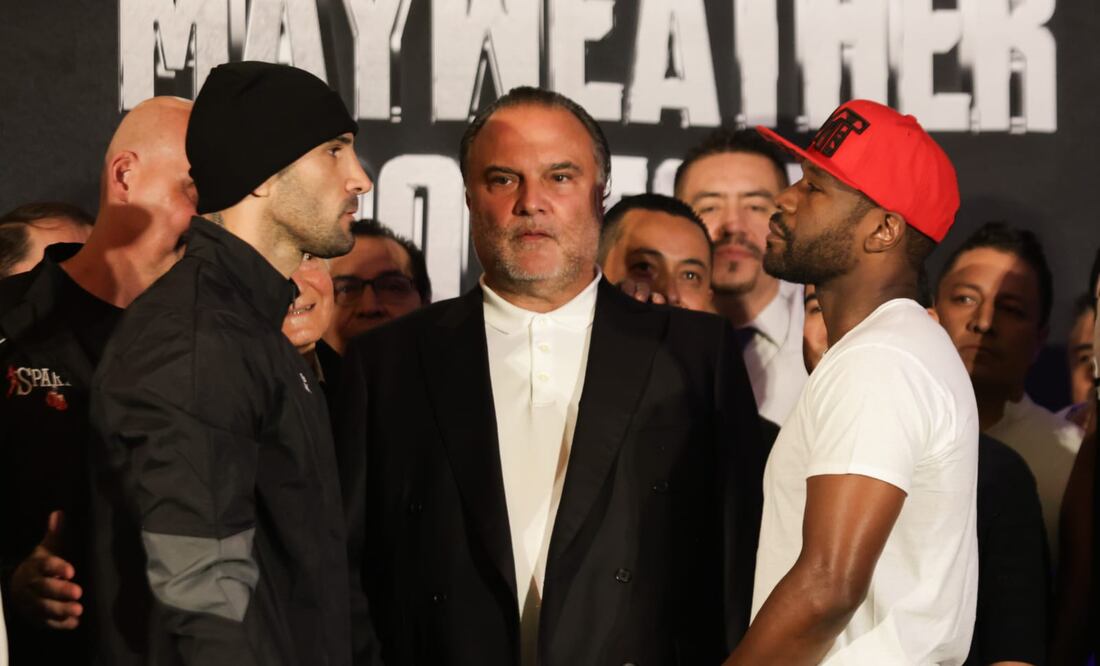 Floyd Mayweather Jr y John Gotti III en el pesaje / Foto: Carlos Mejía - EL UNIVERSAL