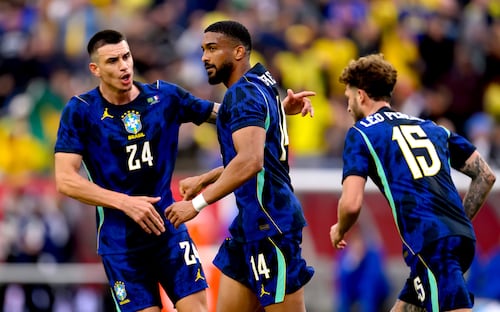 Brasil en festejo de gol, durante un partido de preparación ante Francia, previo al Mundial de 2026 - Foto: EFE