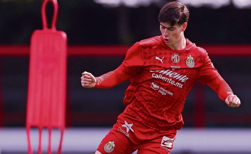 Armando González está en la lucha por el liderato de goleo. Foto: Club Guadalajara