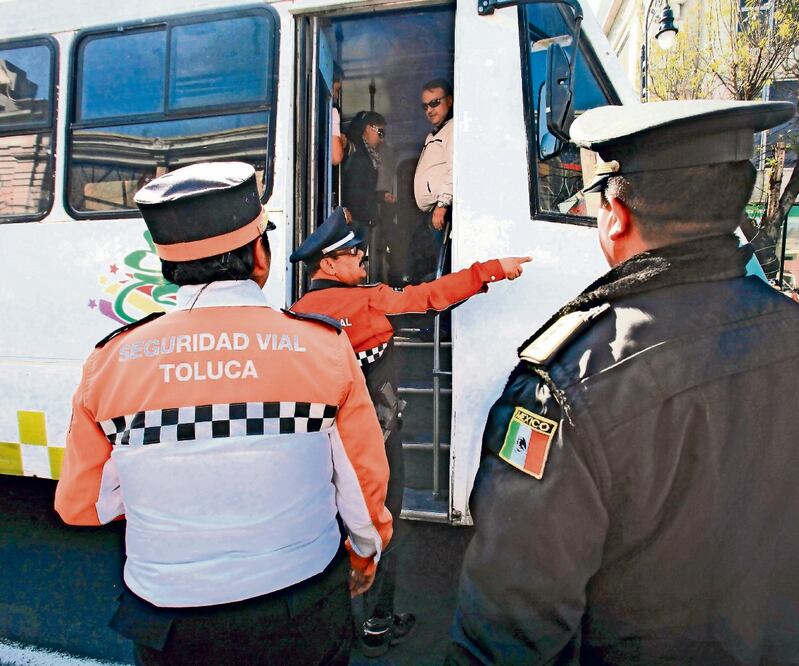 Las revisiones en las que se hacía bajar a los pasajeros serán rediseñadas ante la pandemia. Foto: ARCHIVO EL UNIVERSAL