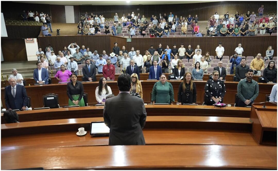 El Congreso de Sinaloa guardó un minuto de silencio por el asesinato del empresario Jorge Peraza Bernal (05/11/2024), . Foto: Especial