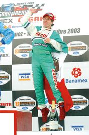 Afición lanzó al podio a Mario