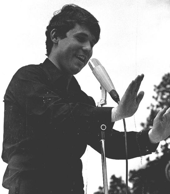 Cuando el concierto de Raphael en la Alameda Central mandó a una fan al hospital y otras 70 se desmayaron