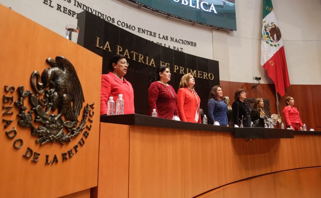 Sesión solemne para conmemorar el aniversario del voto de la mujer en México. /Especial
