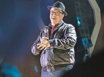 Critican a Franco Escamilla por comentario tras muerte de baterista de Foo Fighters