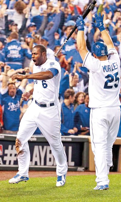 Lorenzo Cain se convirtió en uno de los mejores jardineros centrales (CHARLIE RIEDEL. AP)