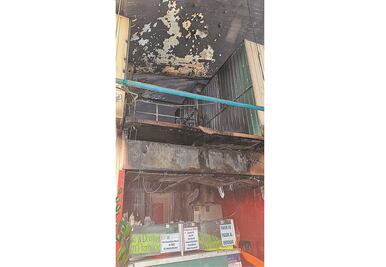 Fuego arrasa locales en Mercado Morelos