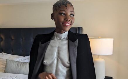 Lupita Nyong'o se roba la alfombra roja de los Tony Awards con un top que dejó al descubierto su torso