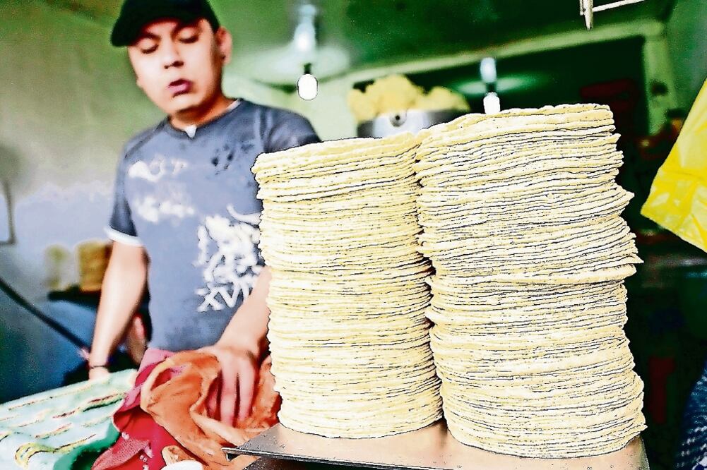 Insumos El ajuste se aplicará debido al incremento en los artículos para su producción, como gas, energía eléctrica y maíz. (ARCHIVO. EL UNIVERSAL)